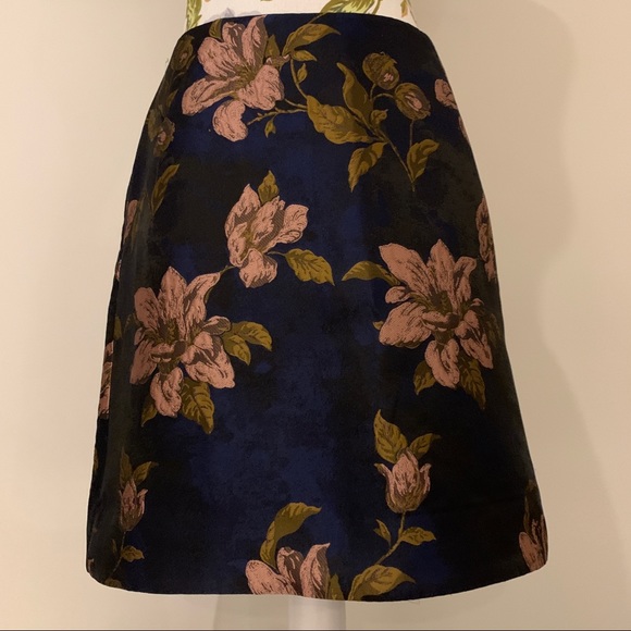 CUE CITY Women’s Rose Jacquard Mini Skirt Size 10 - Picture 3 of 8